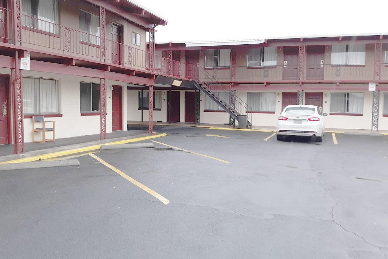 Oyo Hotel Pendleton Or Downtown エクステリア 写真