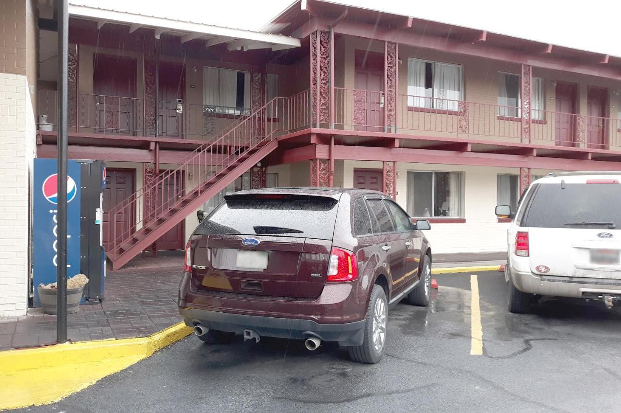 Oyo Hotel Pendleton Or Downtown エクステリア 写真